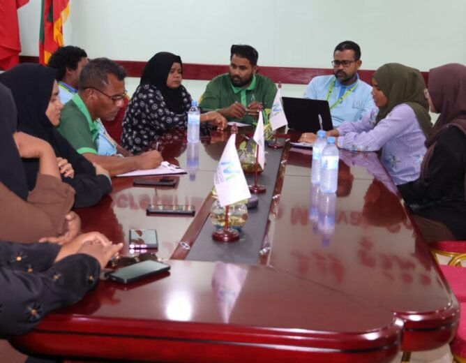 އެންދެރި ސްމޯލްގްރާންޓު ޕްރޮޖެކުޓްގެ ބޭފުޅުންނާއެކު ބައްދަލުކުރުން